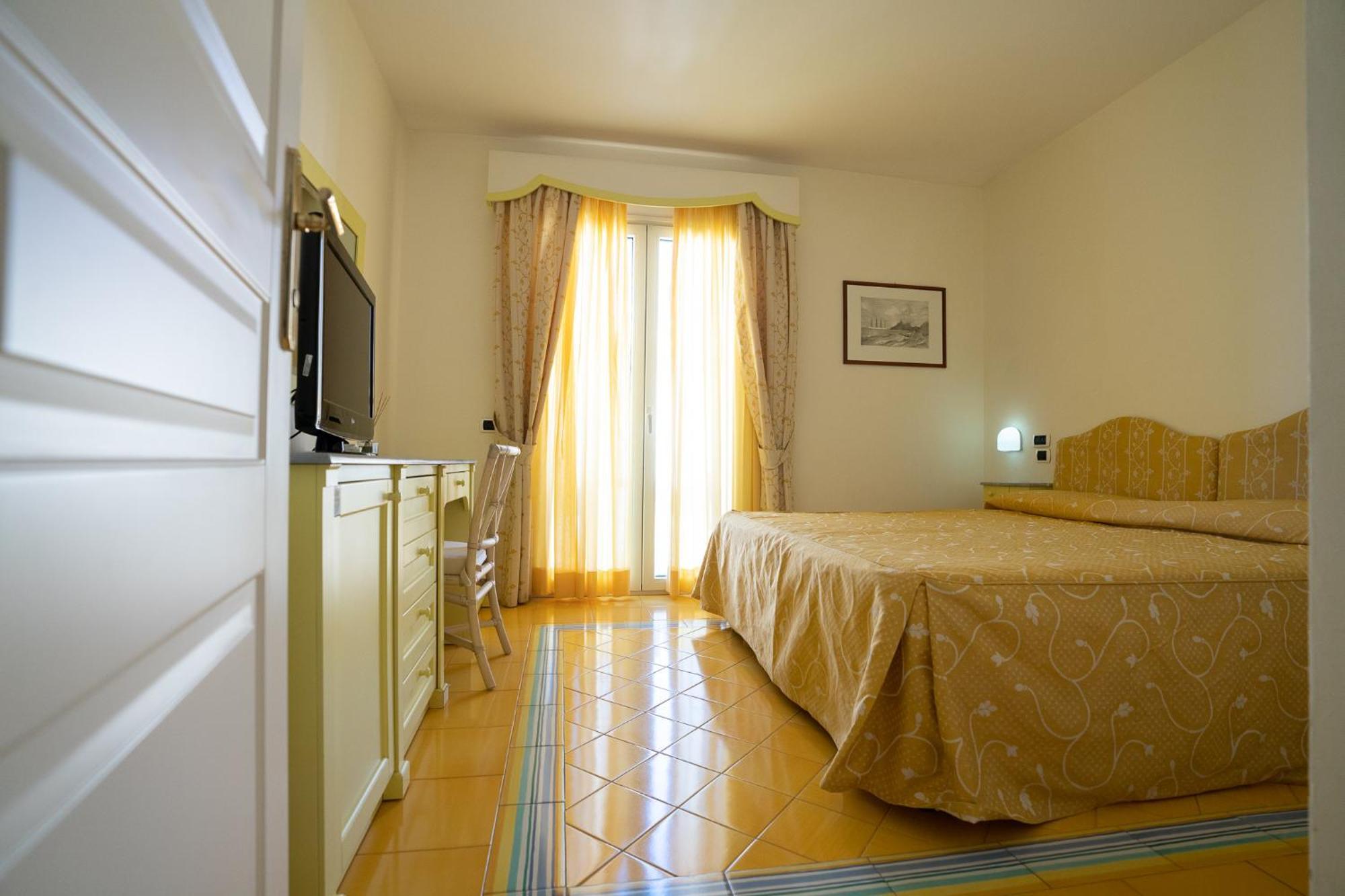 Hotel Santa Caterina Palinuro Exterior foto